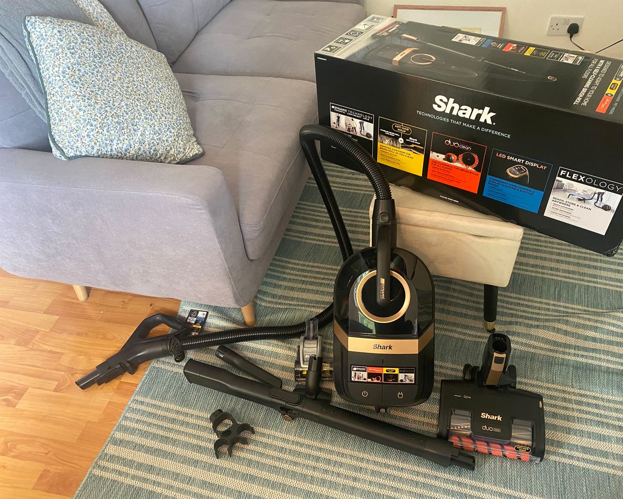 Shark DuoClean & Anti Hair Wrap Bagless Cylinder Pet Vacuum CZ500UKT