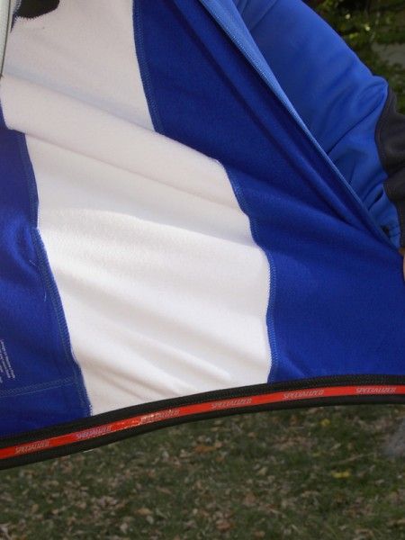 A silicone rubber-lined hem keeps the bottom of the Eureka jersey comfortably in place