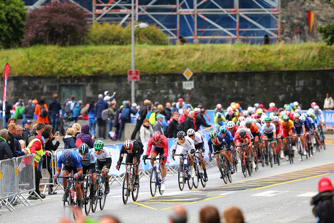 The pack lined out for the U23 men's road race in bergen