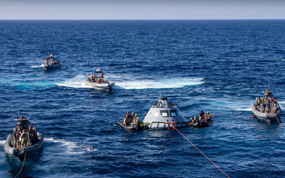 Spectacular Photos: NASA Practices Orion Space Capsule Recovery at Sea ...