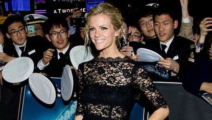 brooklyn decker femme darmes esperanza spalding fannie chan connie majoros battleship