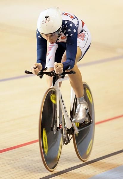Sarah Hammer (USA) on her way to win the gold medal in the women's individual 3,000m pursuit.