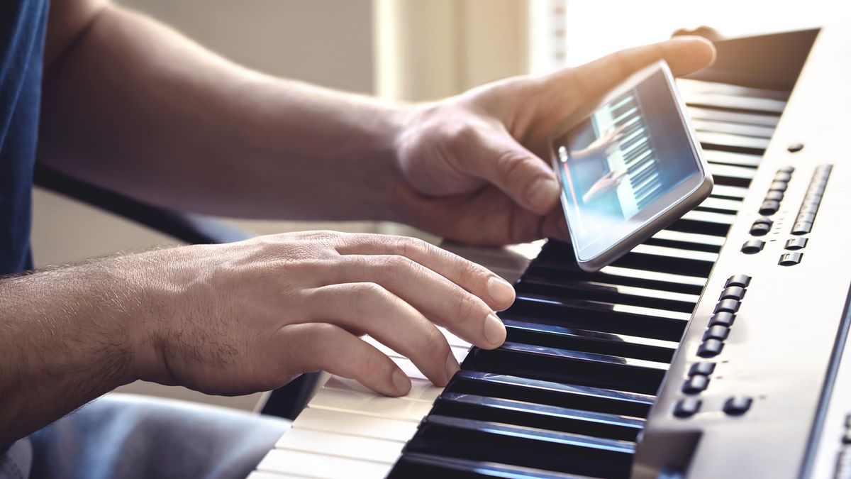 Best Online Piano Lessons For Intermediate Players