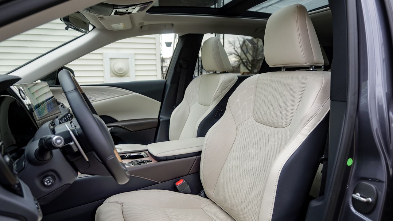 2026 Lexus RX 450h+ review.