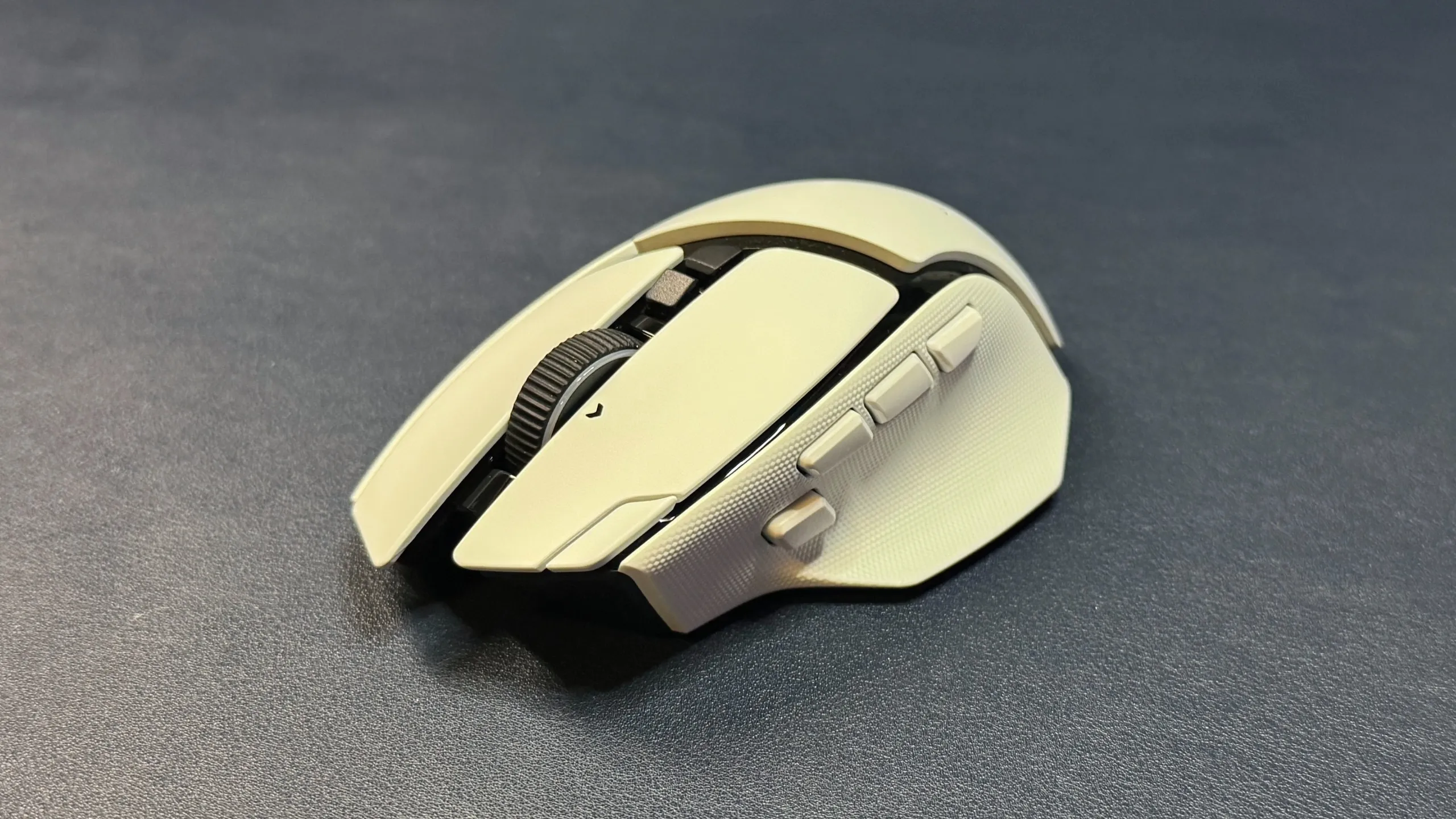 Обзор игровой мыши Razer Basilisk V4 Pro: особенности, дизайн и новая кнопка ИИ — изображение 16