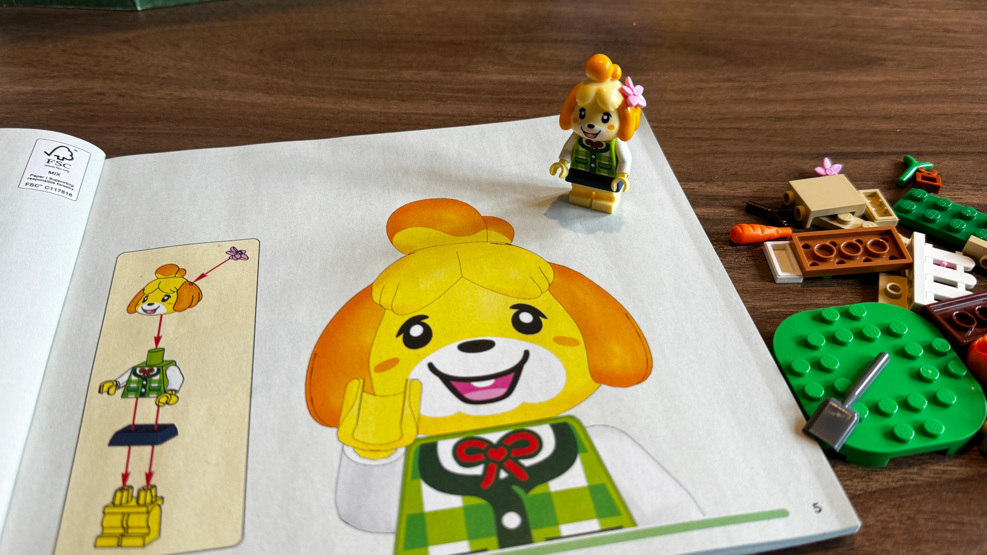 An Isabelle minifigure on the instruction manual, displaying Isabelle