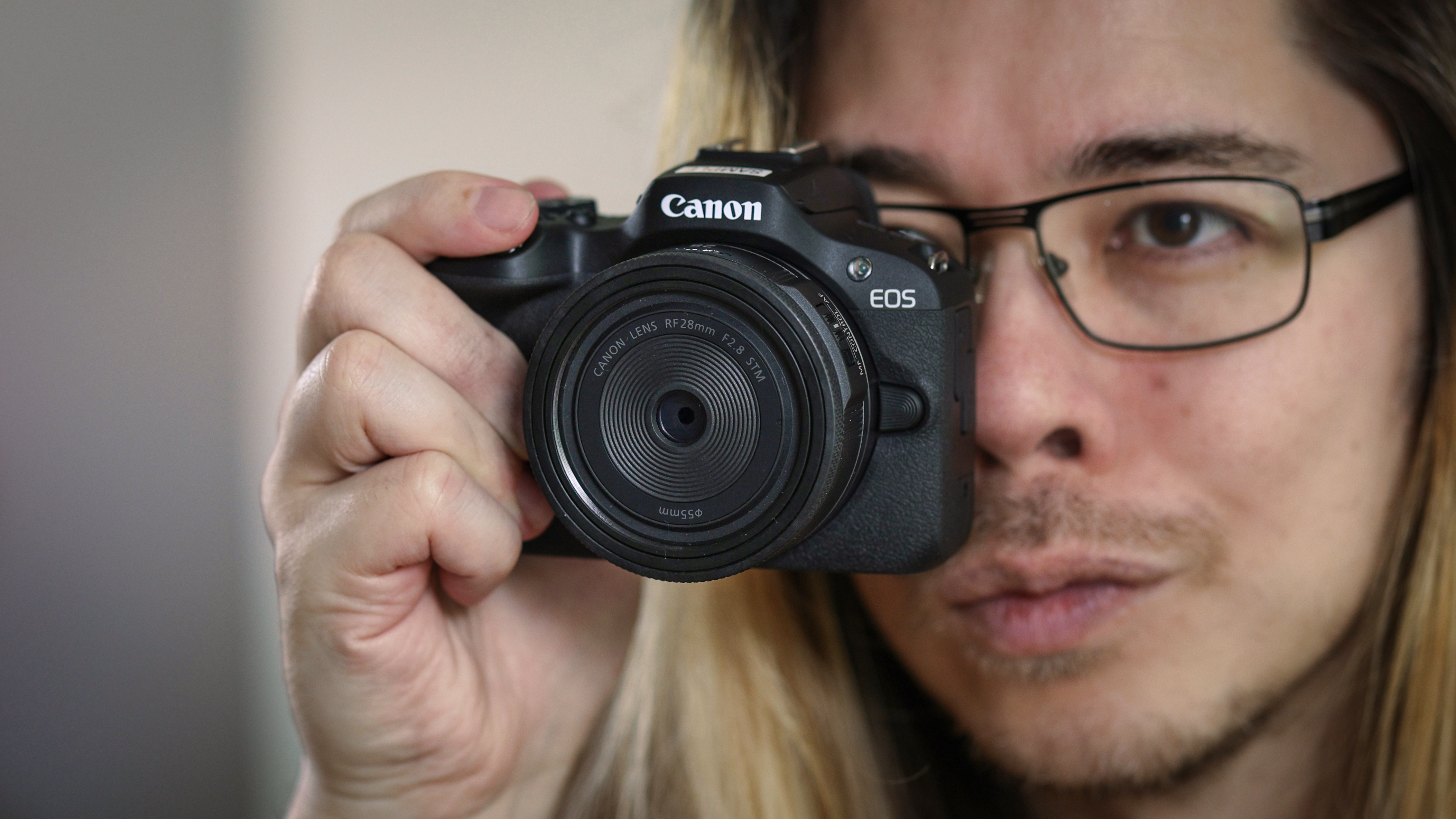 Photographer James Artaius using a Canon EOS R100
