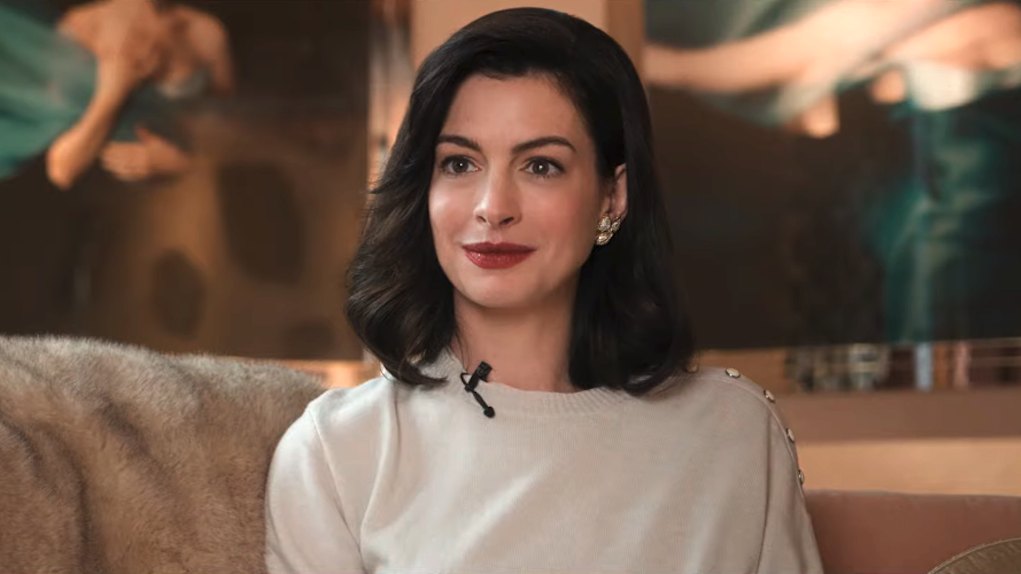 I Love Anne Hathaway's Latest Baby Bump-Bearing Look, Especially After The 'Fake' Pregnancy Comments