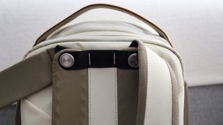 Peak Design Everyday Backpack Zip swivelling anchor points for shoulder pads