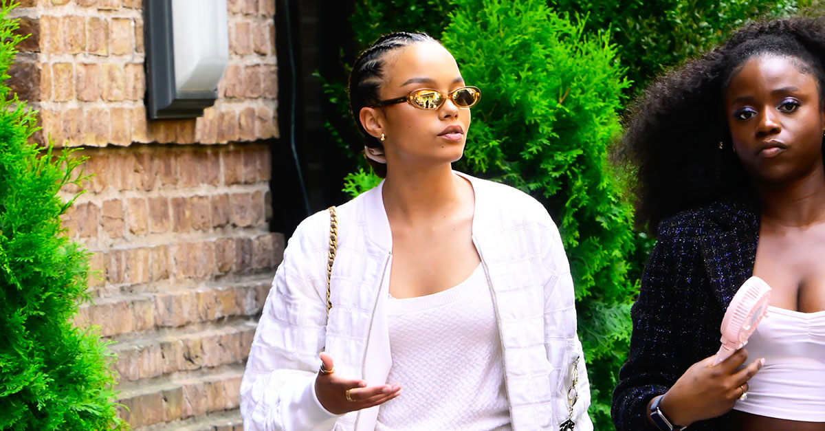 This Pretty Accessory Trend Is How Fashion People Are Making Baggy Jeans Look More 2025