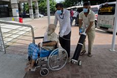 A COVID-19 patient in Dhaka, Bangladesh on July 7, 2021.