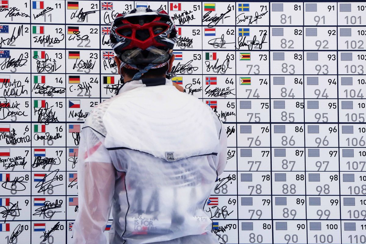Signing on for the junior women's race