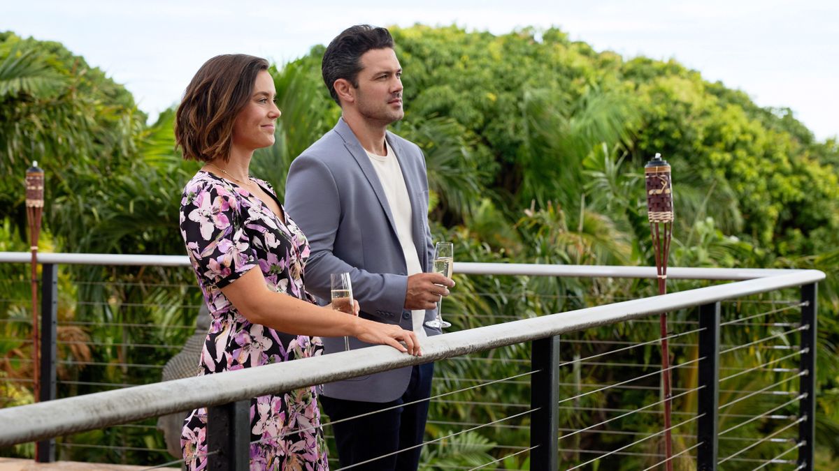 Ashley Williams talks about her new Hallmark Channel movie | What to Watch