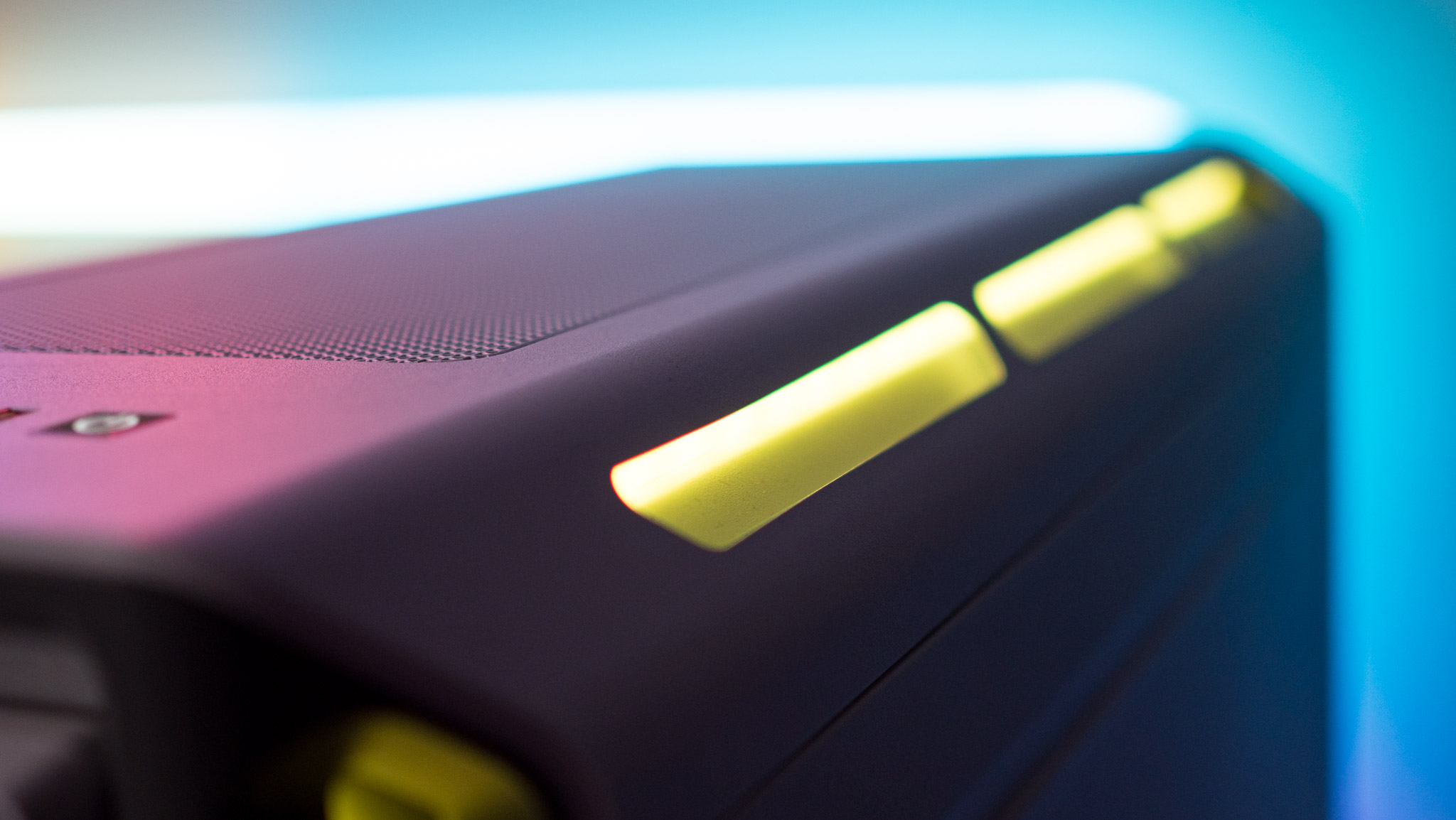 Corsair iCUE 5000T RGB's side view showcasing RGB lighting