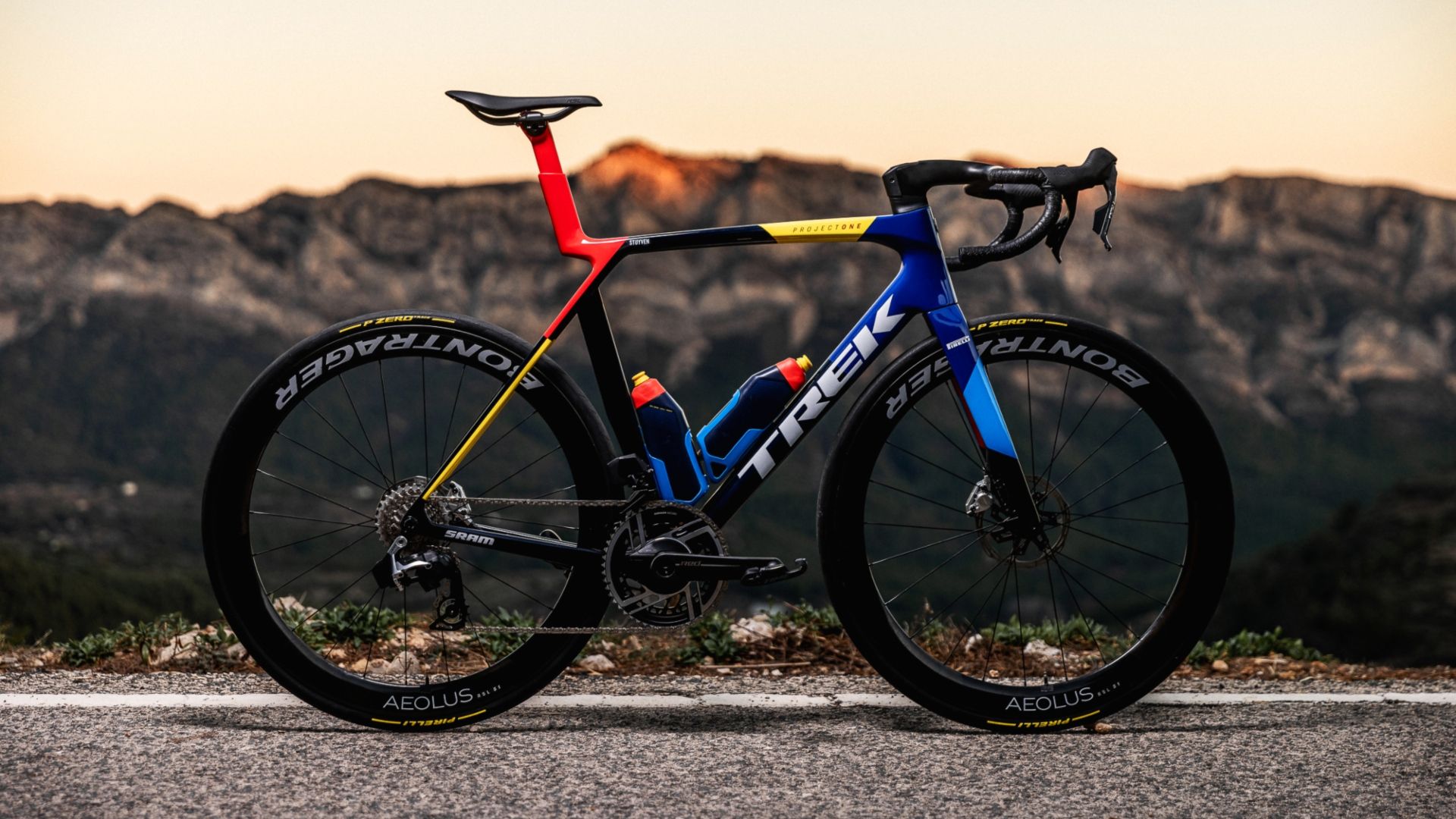 OVERFAST カーボンスルーアクスルTrek emonda madone用 OVERFAST