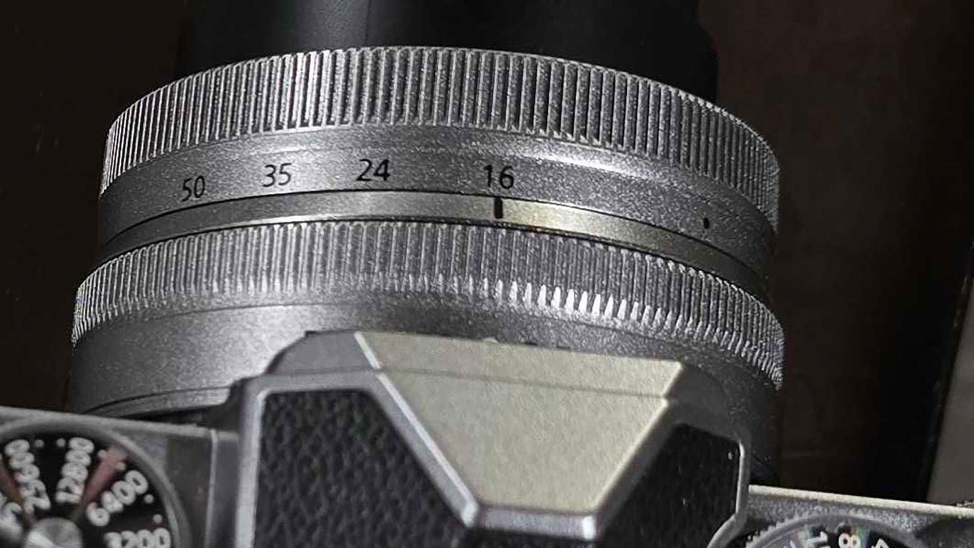 Selecting the focal length on the lens
