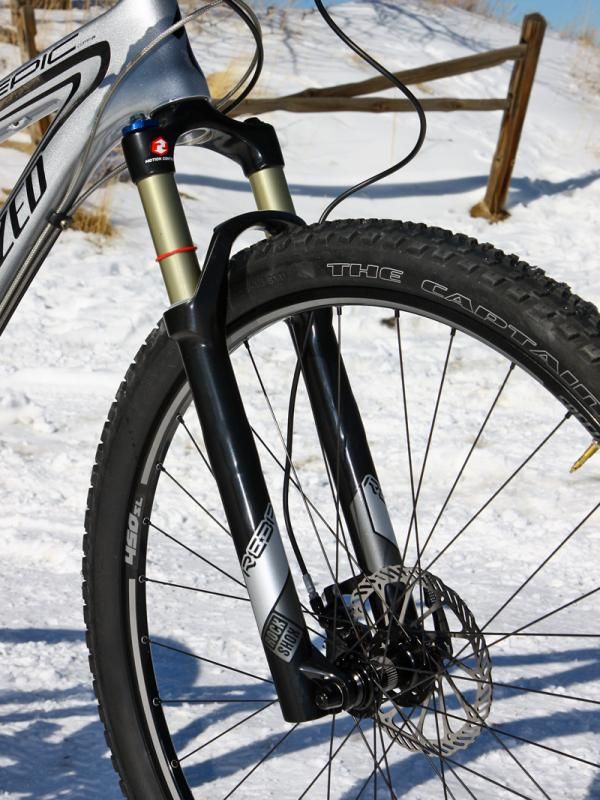 The tapered RockShox Reba RLT fork delivers excellent bump control in most situations.