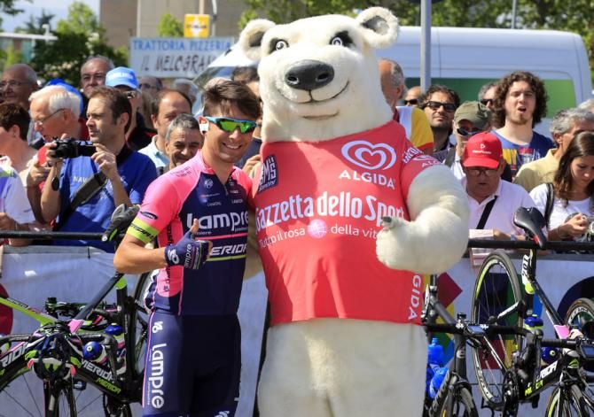 Diego Ulissi (Lampre - Merida) makes friends