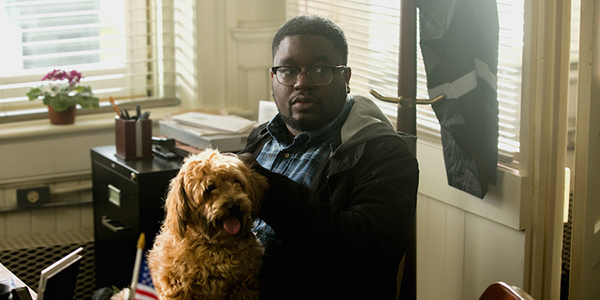 Lil Rel Howery holding a dog in Jordan Peele&#039;s Get Out