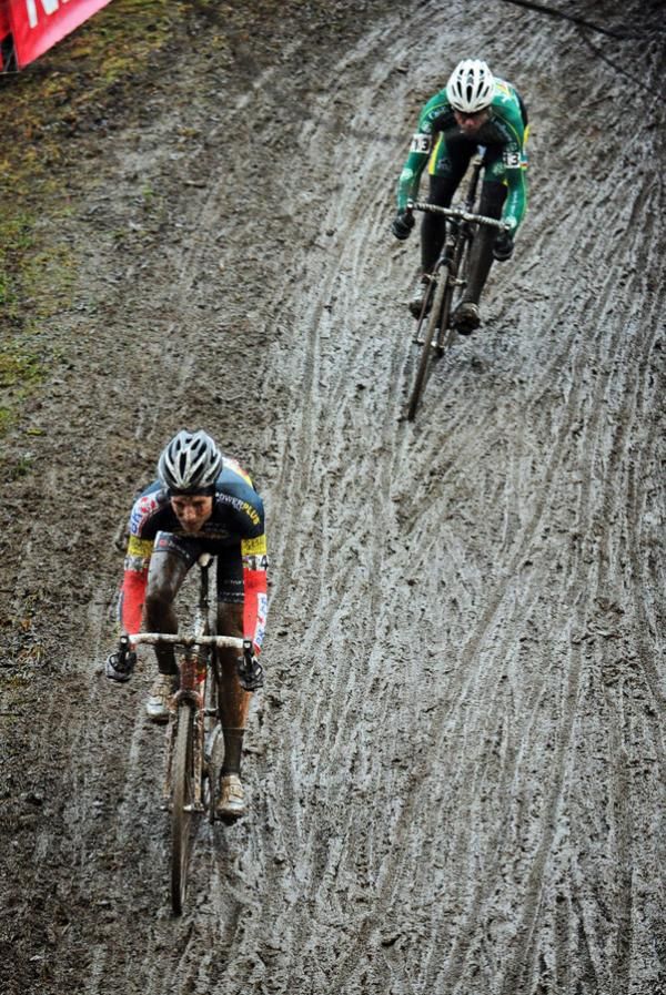Niels Albert leads Sven Nys.