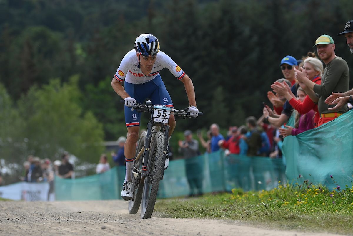 Tom Pidcock on his way to winning Elite Men XCO at UCI Track World Championships