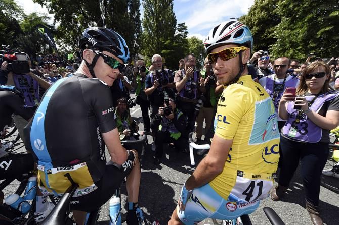 Vincenzo Nibali (Astana) in the maillot jaune with Chris Froome at the start
