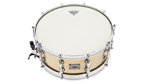 Much like the DrumCraft snares reviewed recently, this snare also has an industrial vibe