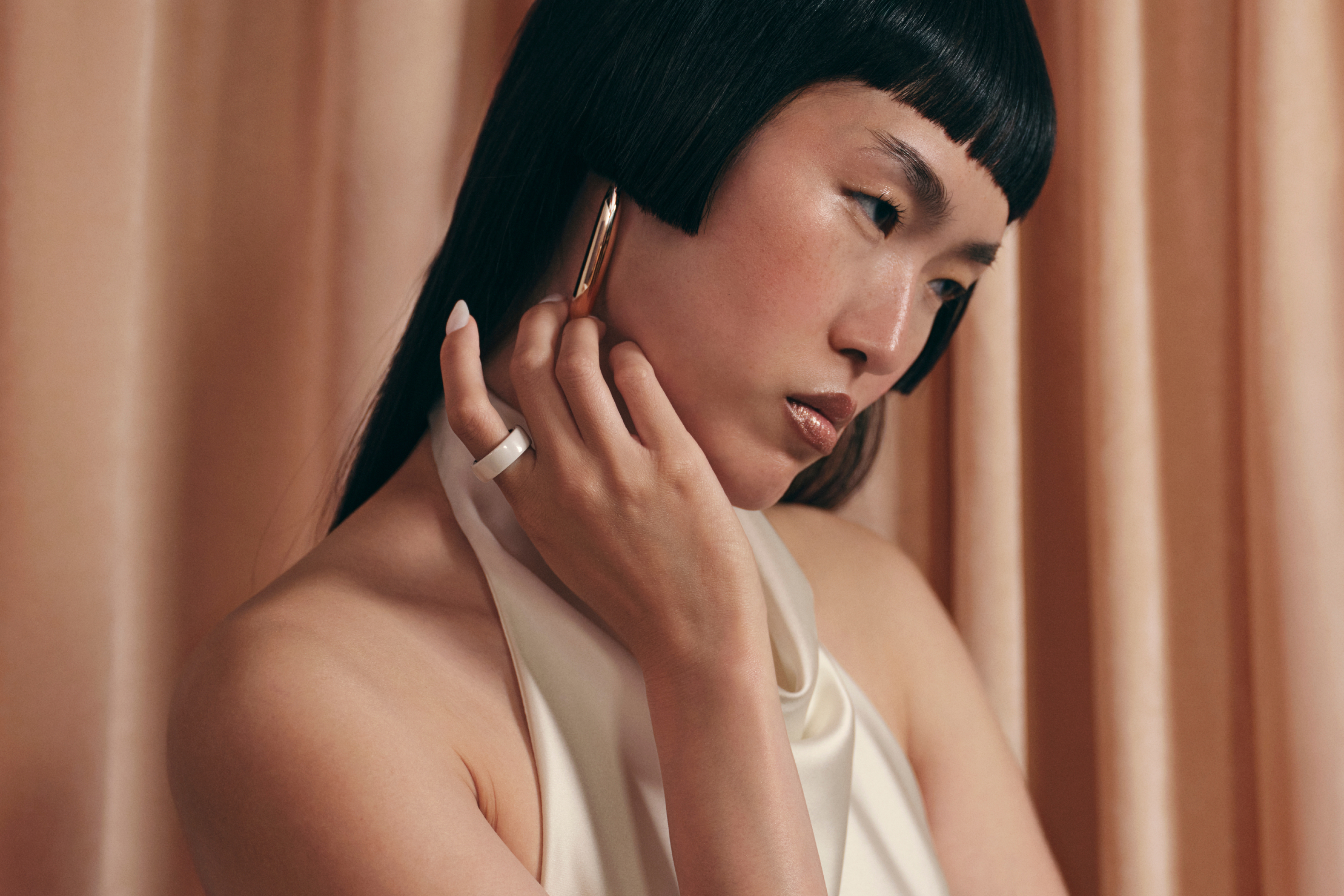 Oura Ring lifestyle image - person wearing the Oura Ring