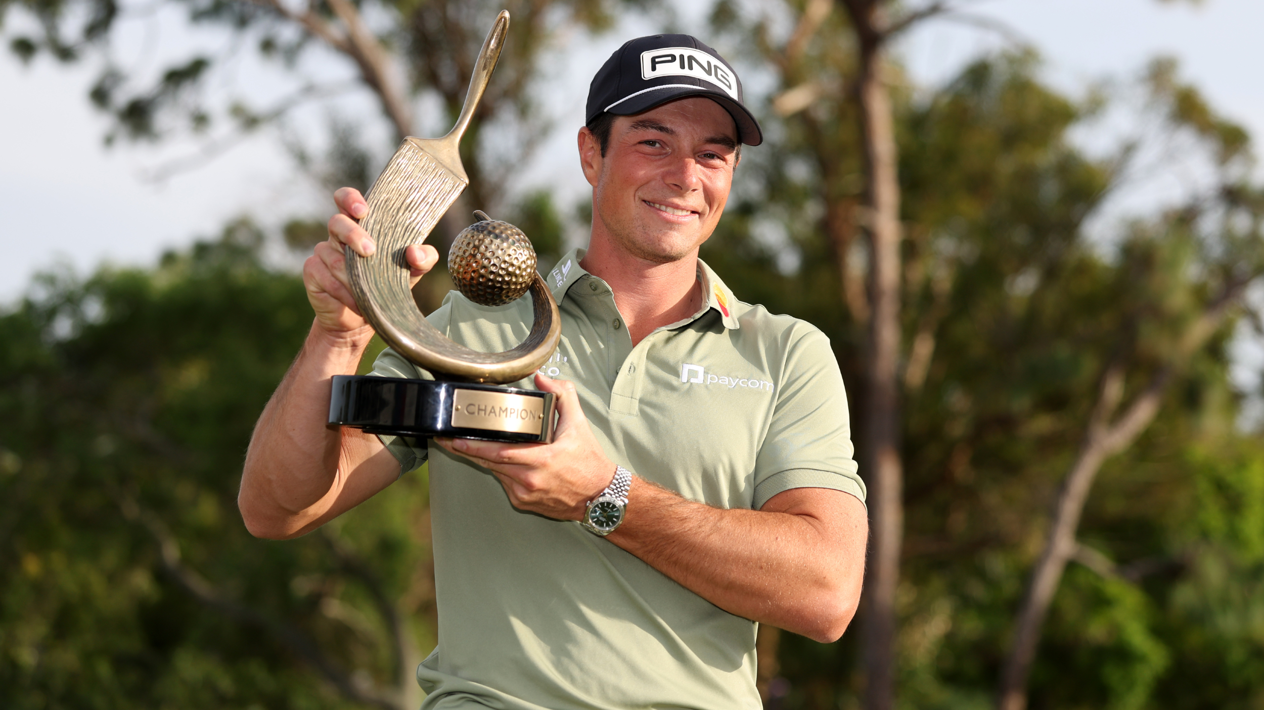Viktor Hovland with the Valspar Championship trophy