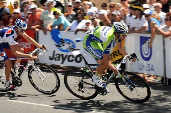 Fabio Sabatini (Liquigas-Doimo) leads Wesley Sulzberger (FDJ)