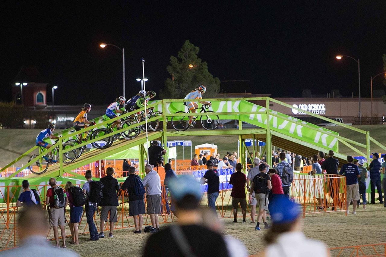 The women's field on the CrossVegas circuit.