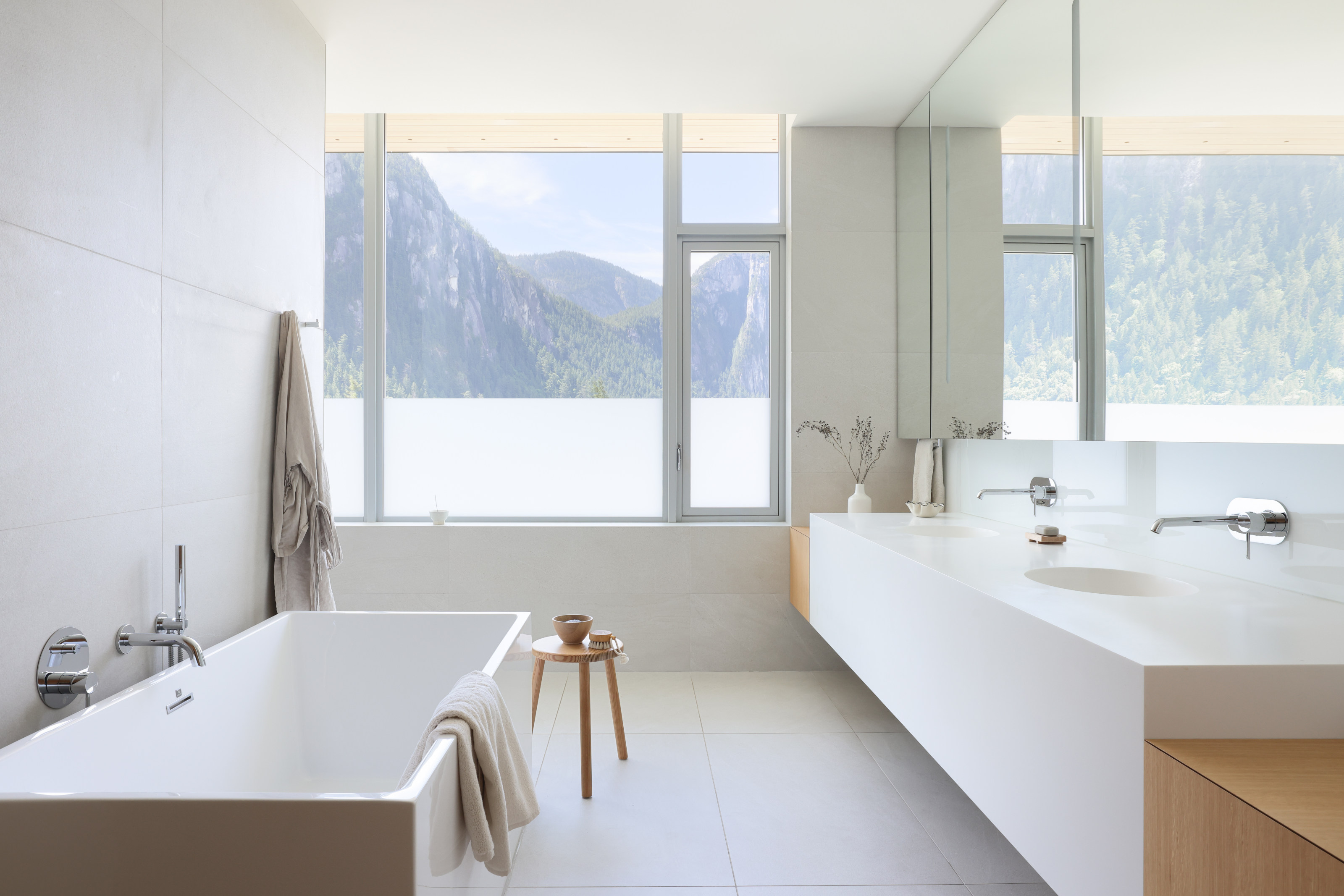 Even the bathroom has a spectacular view