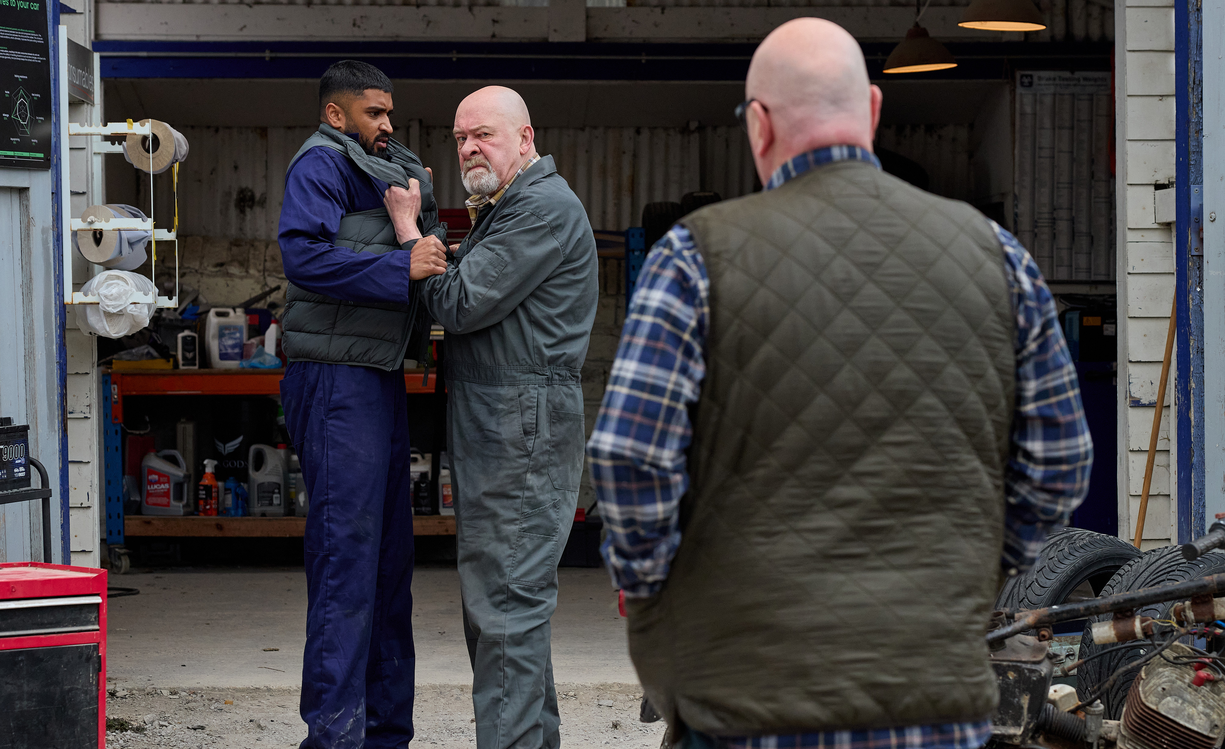 Paddy finds Bear laying into Kammy at the garage