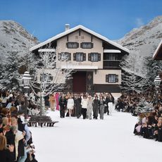 Winter, Snow, Crowd, House, Freezing, Mountain, Tourism, Ski resort, Tree, Home, 