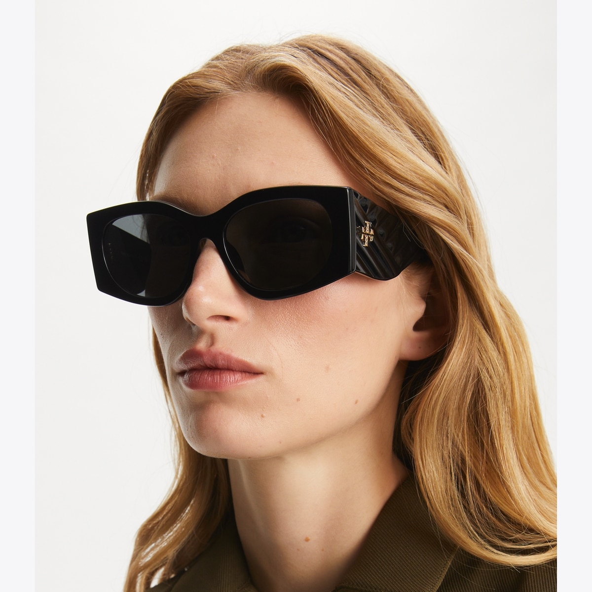 Kira Rectangle Sunglasses in Green, Size Os
