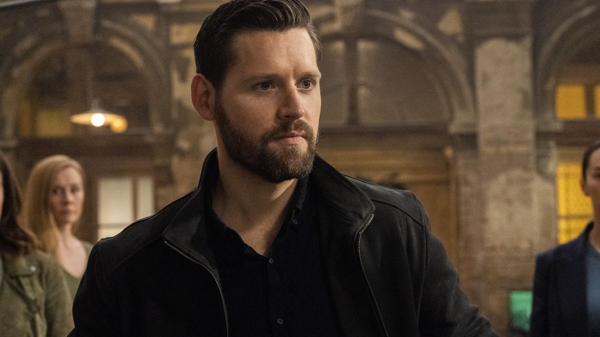 Luke Kleintank as Special Agent Scott Forrester in all black in FBI: International season 2