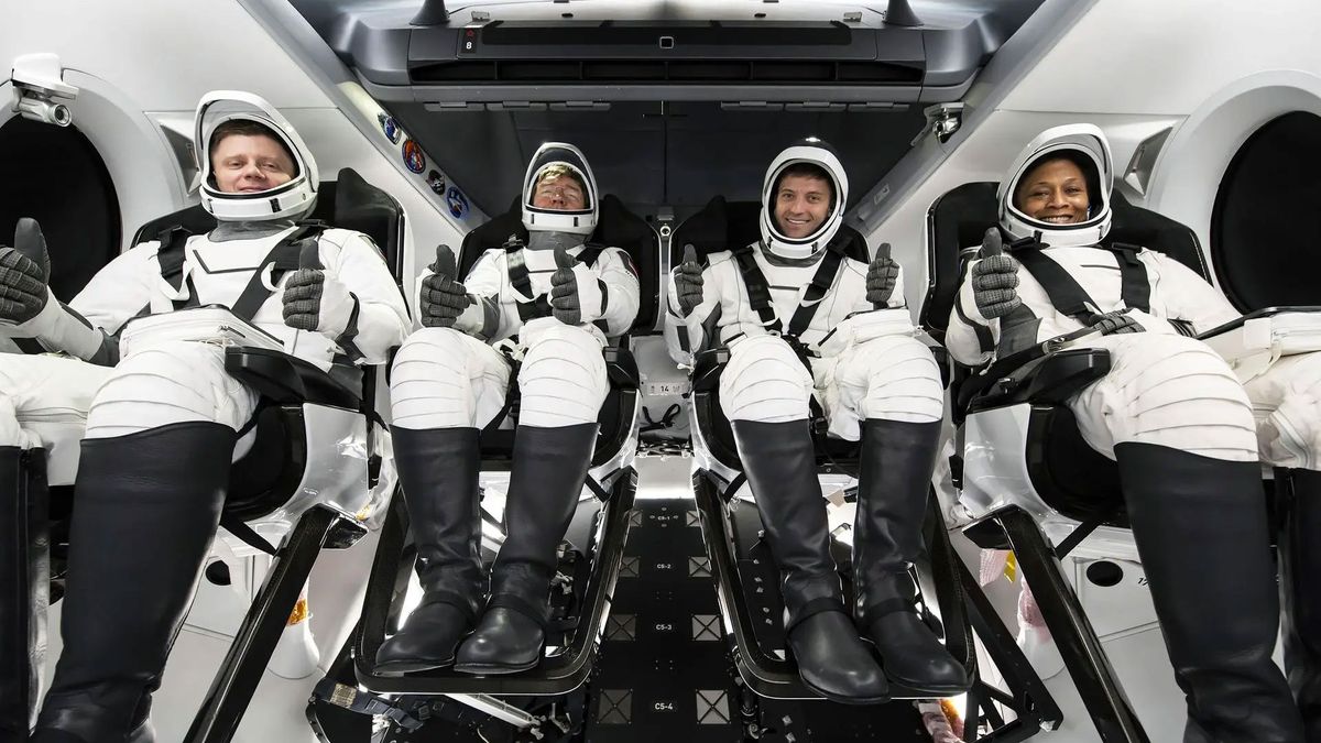 Commander Matthew Dominick, a keen astrophotographer, pilot Michael Barratt, and mission specialists Jeanette Epps and Alexander Grebenkin 