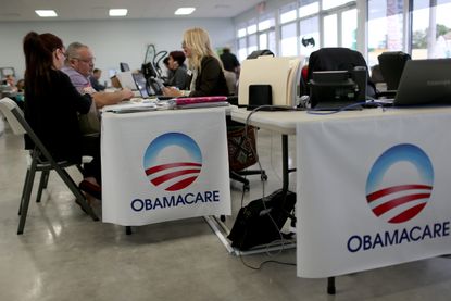 Customers sign up for ObamaCare
