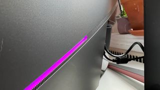 RGB-ljusremsan på baksidan av en BenQ EX3410R