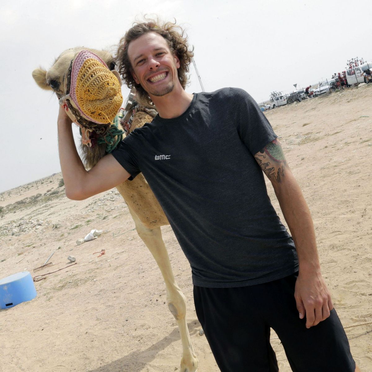Daniel Oss (BMC) made friends with the locals