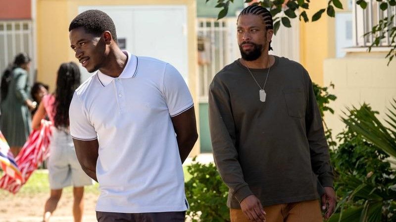 Damson Idris as Franklin Saint and DeRay Davis as Peaches walking side by side in Snowfall