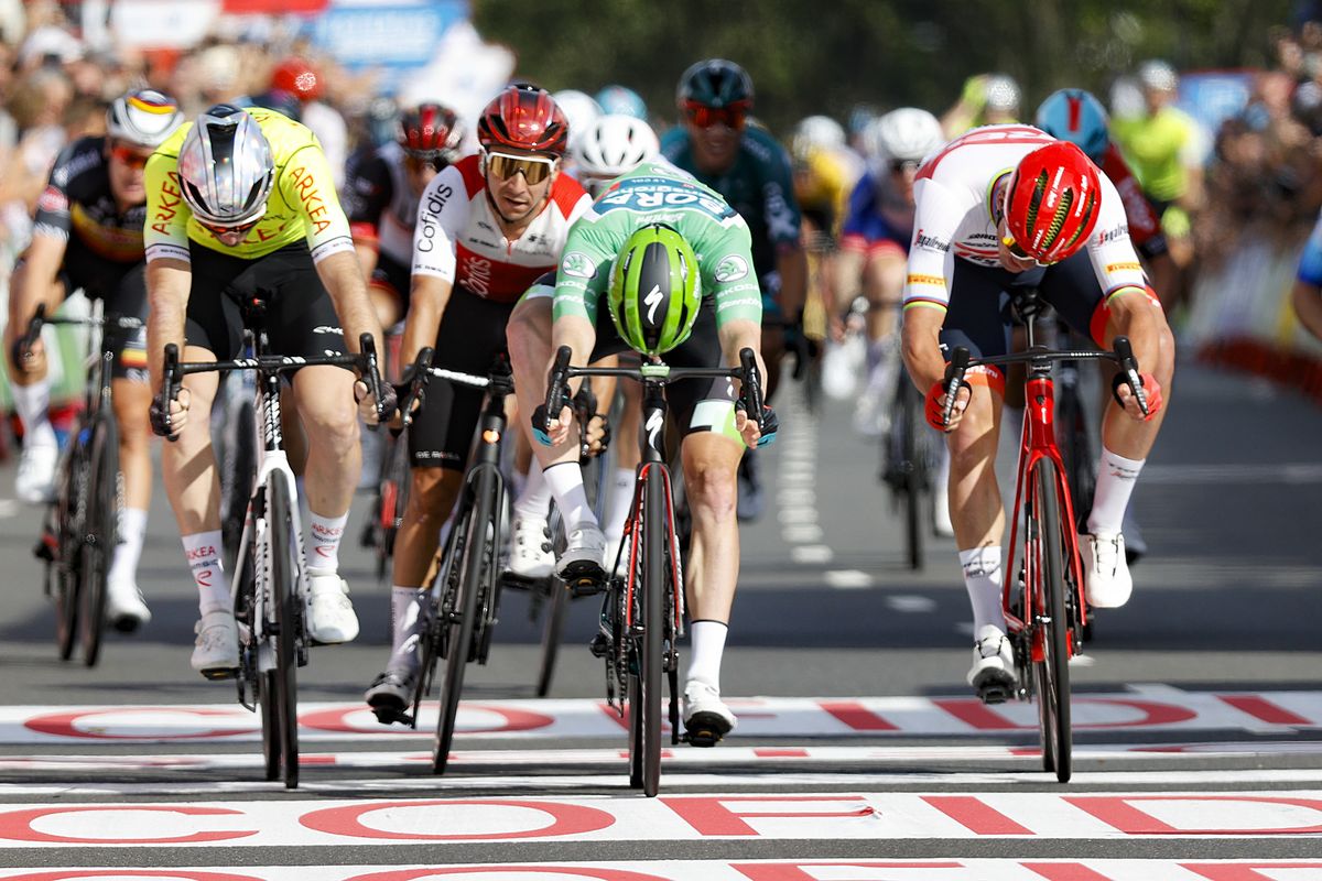 Vuelta Espana 2022 - 77th edition - 3rd stage - Breda - Breda 193,2 km 21/08/2022 - Sam Bennett (IRL - Bora - Hansgrohe) - Mads Pedersen (DEN - Trek - Segafredo) - Daniel Mclay (GBR - Team Arkea Samsic) - photo Luis Angel Gomez/SprintCyclingAgency&Acirc;&copy;2022