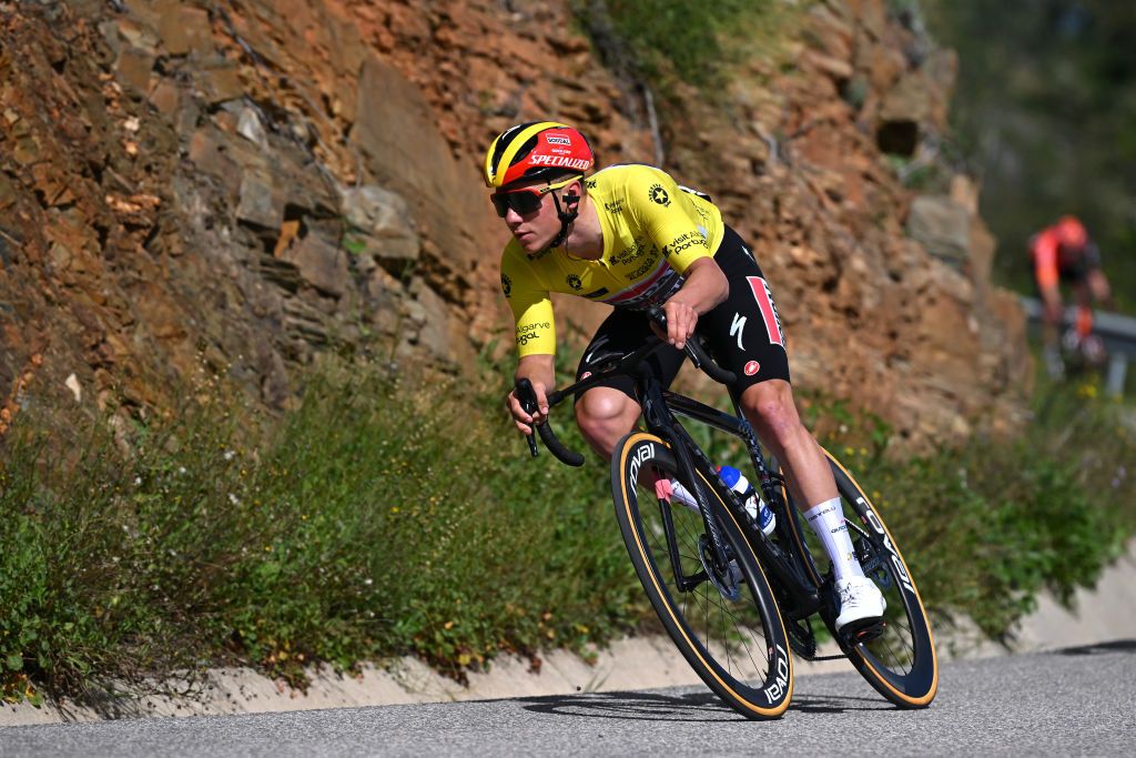 ALTO DO MALHAO PORTUGAL FEBRUARY 18 Remco Evenepoel of Belgium and Team Soudal Quick Step Yellow leader jersey competes during the 50th Volta ao Algarve em Bicicleta 2024 Stage 5 a 1658km stage from Faro to Alto do Malhao 514m on February 18 2024 in Alto do Malhao Portugal Photo by Dario BelingheriGetty Images