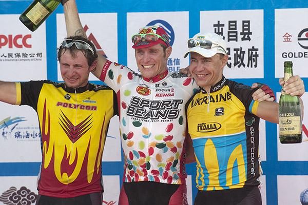 The stage three podium (l-r): Sergey Kudentsov (2nd,Polygon Sweetnice), Brad Huff (1st,Jelly Belly), and Yuriy Metlushenko (3rd,Ukrainian National Team).