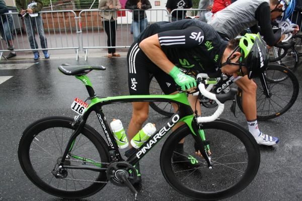 Ben Swift (Sky) checks his bike