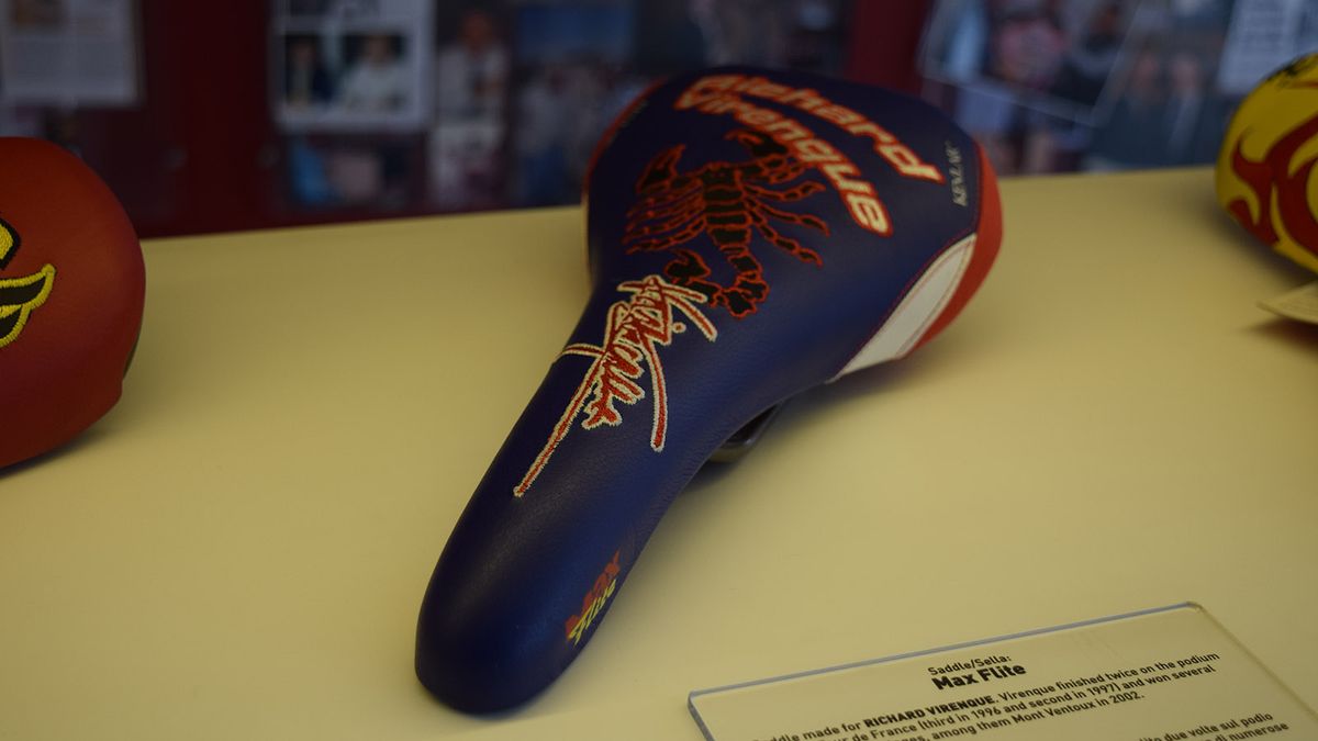 Richard Virenque's saddle features a scorpion design
