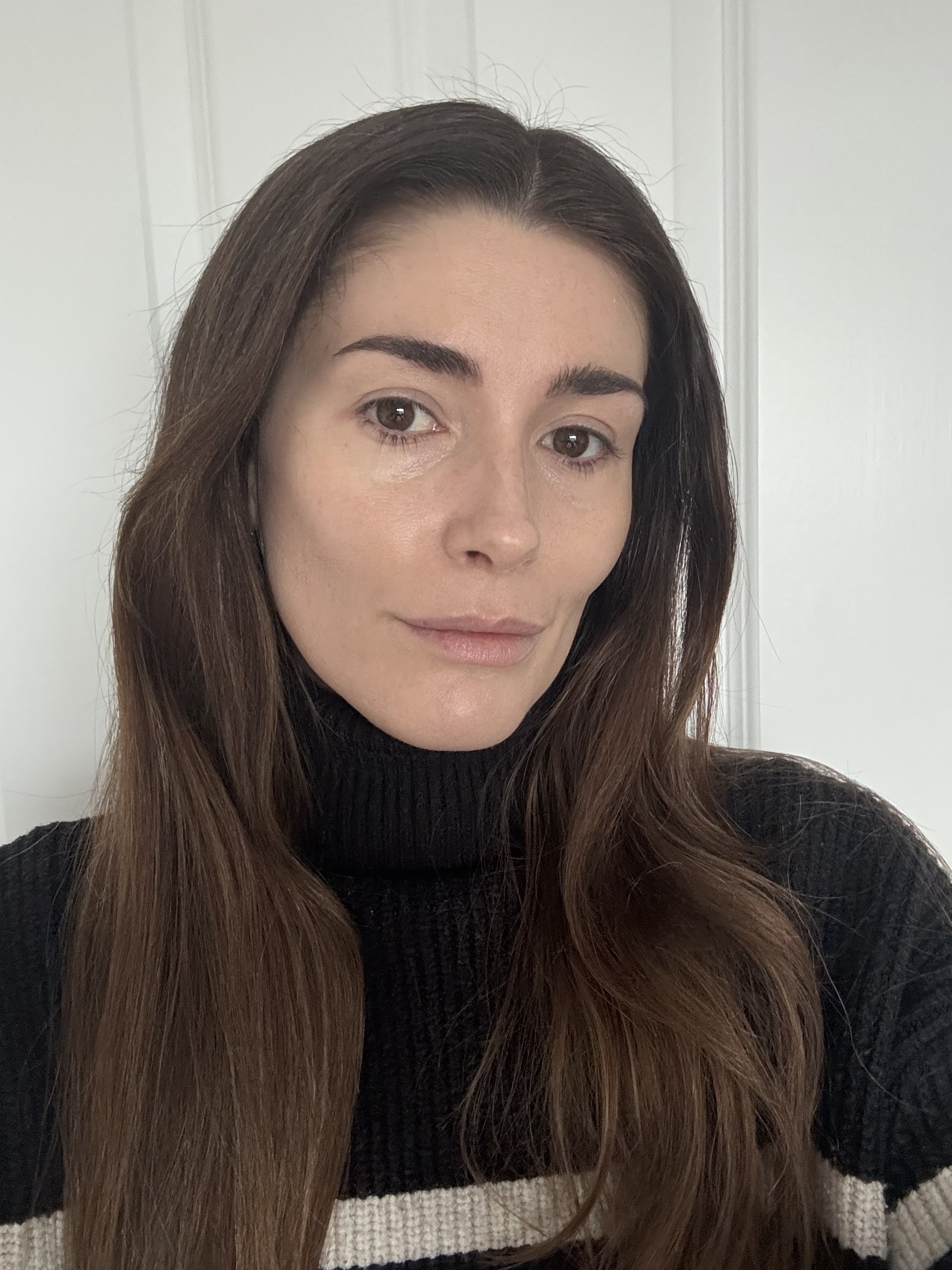 Eleanor's bare lashes before curling and applying the ordinary lash curl finisher