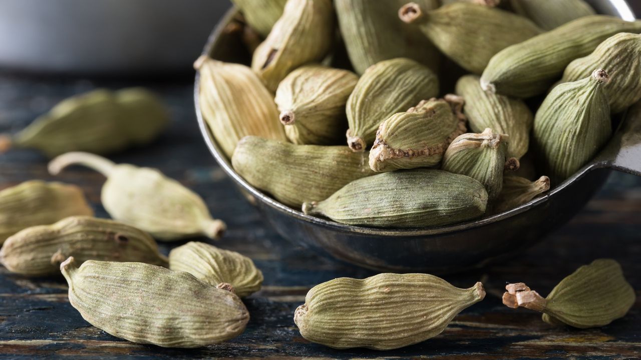 cardamom pods