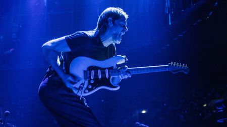 Radiohead performing live in 2025, photos by Alex Lake