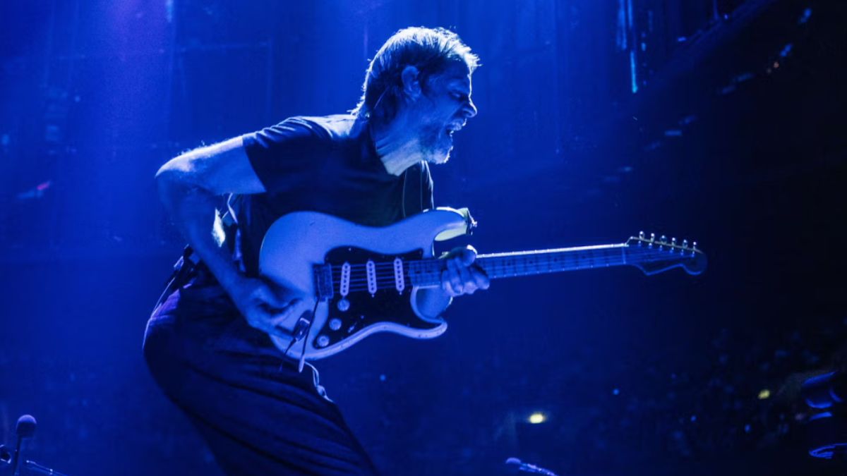 Radiohead performing live in 2025, photos by Alex Lake